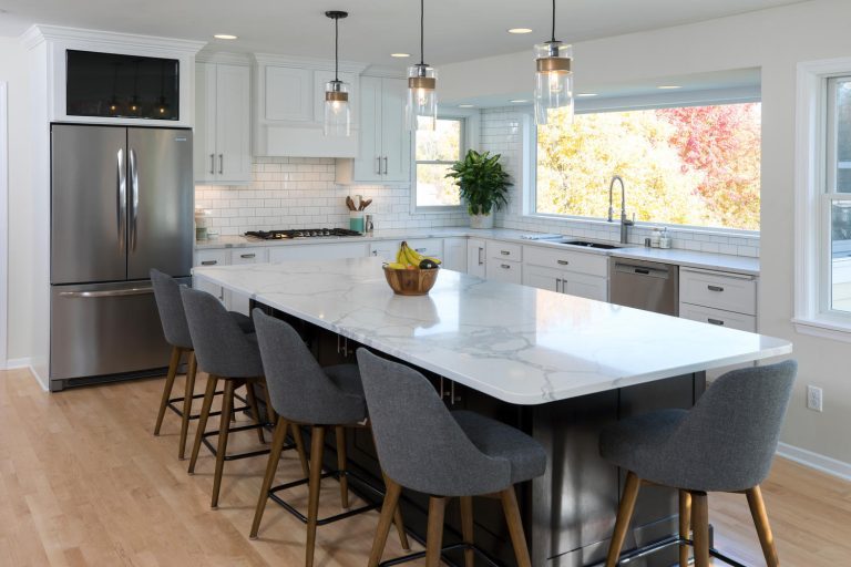 Project Feature: Sophisticated Mendota Heights, Minnesota Kitchen Remodel